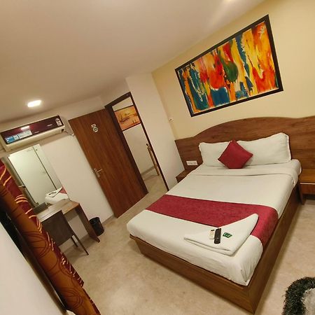 Hotel Beach Crown Juhu Mumbai Exterior photo