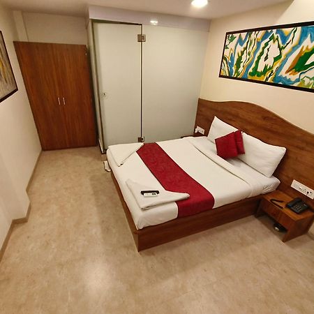 Hotel Beach Crown Juhu Mumbai Exterior photo