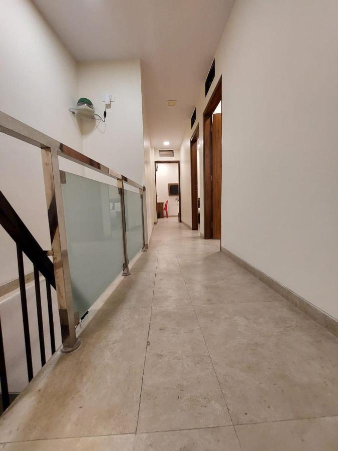 Hotel Beach Crown Juhu Mumbai Exterior photo