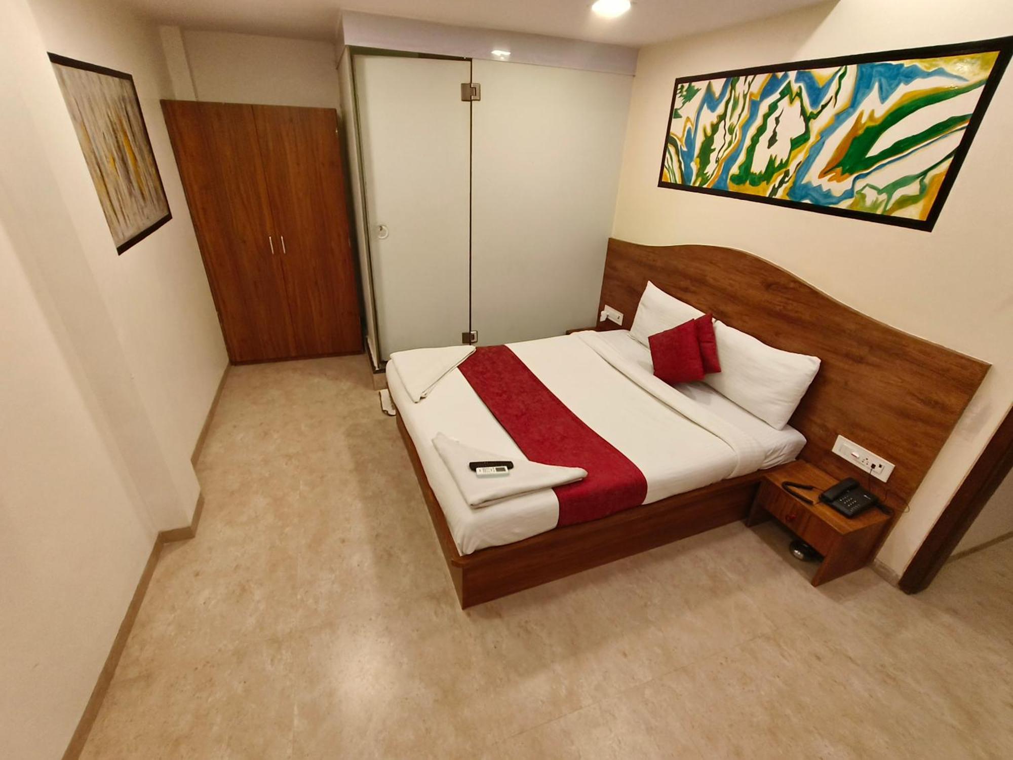 Hotel Beach Crown Juhu Mumbai Exterior photo