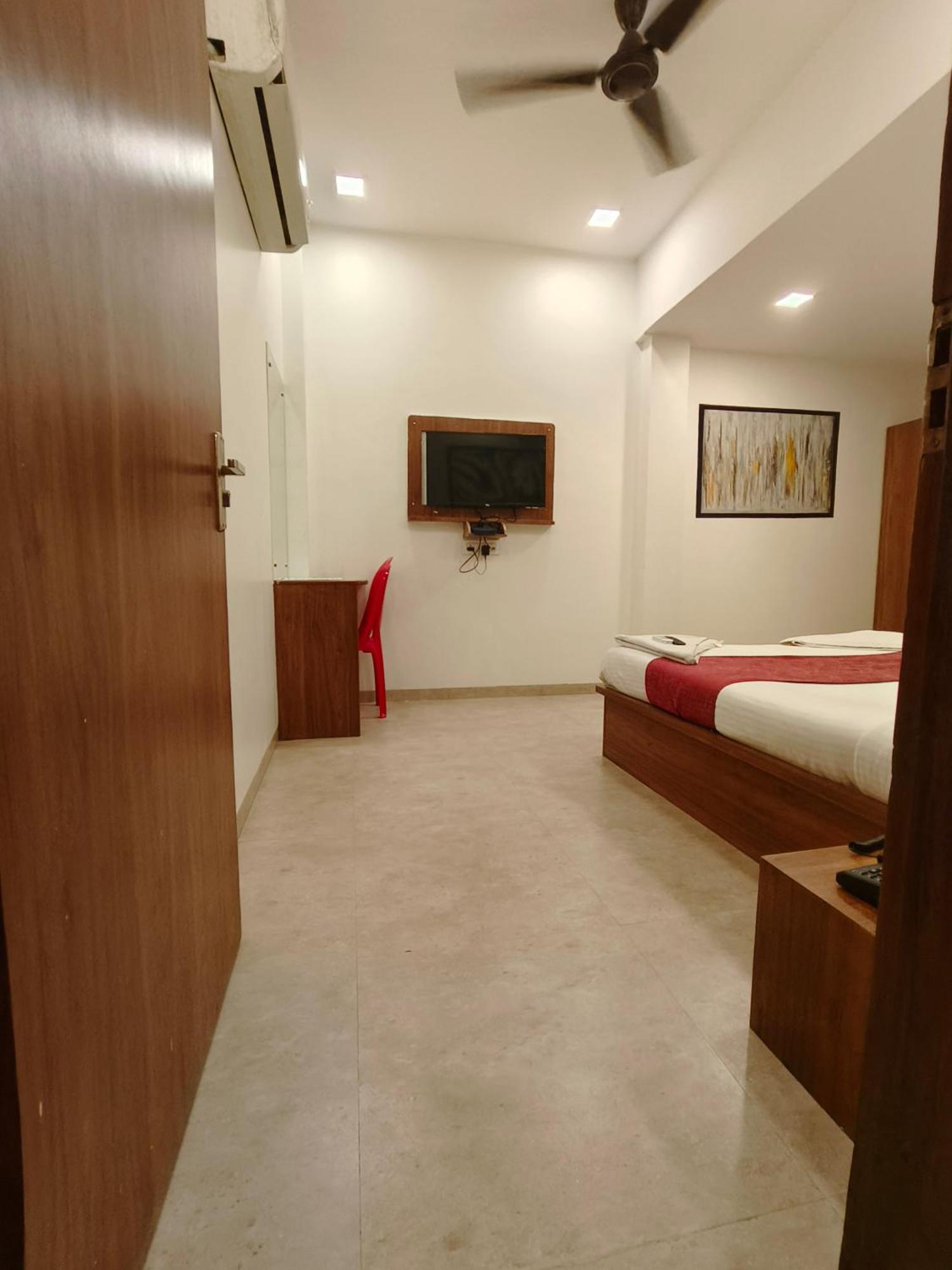 Hotel Beach Crown Juhu Mumbai Exterior photo