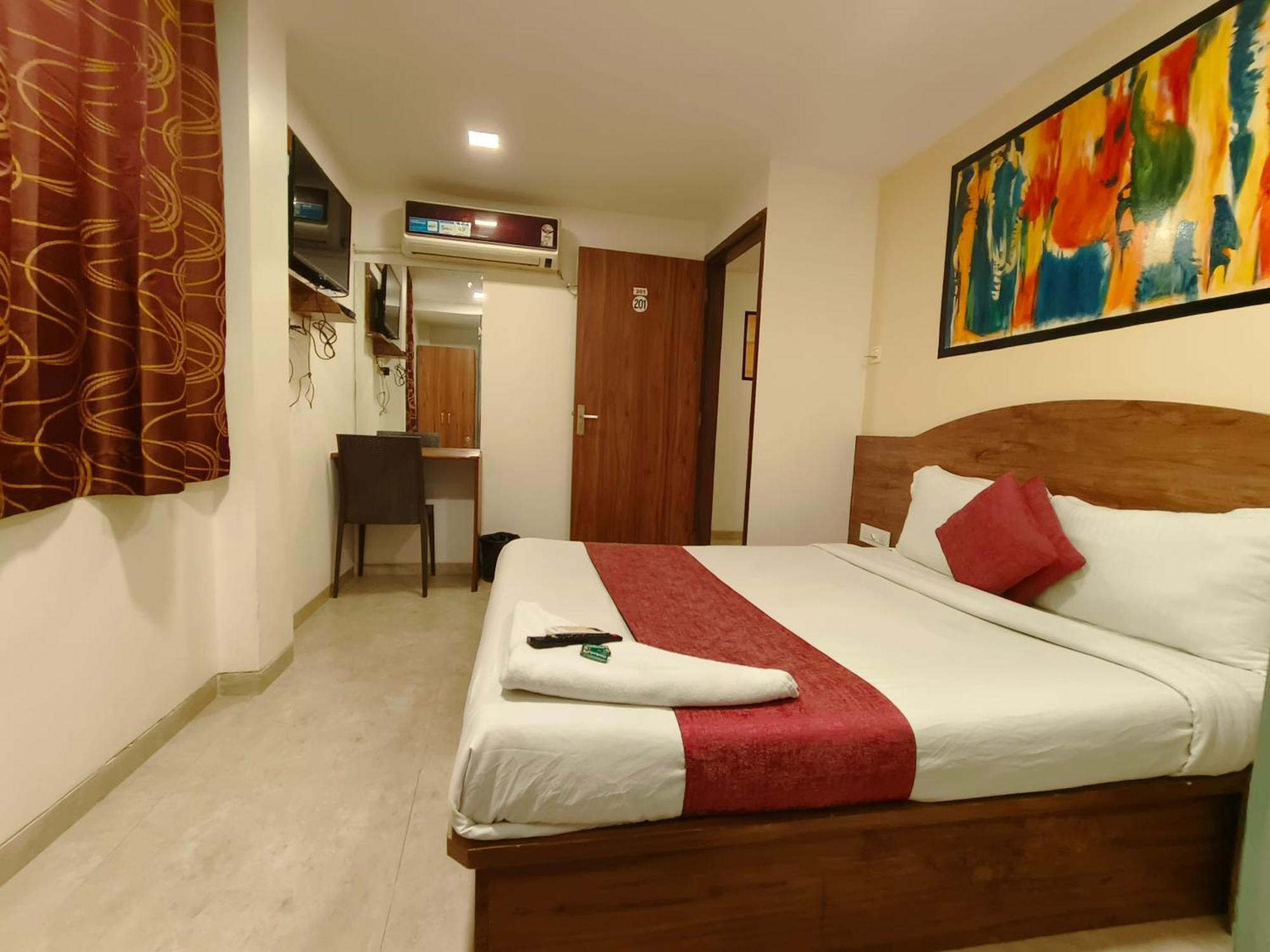Hotel Beach Crown Juhu Mumbai Exterior photo