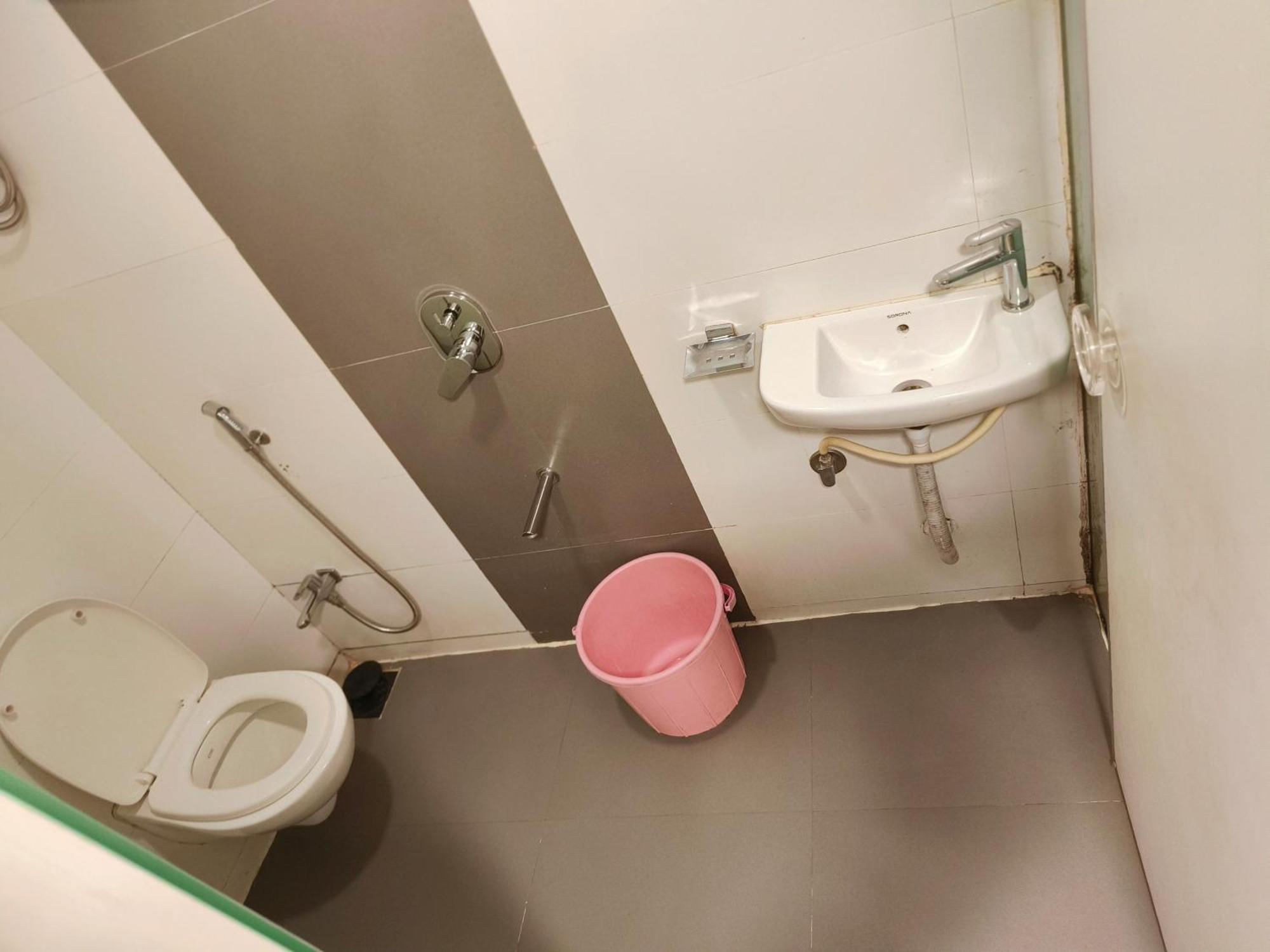 Hotel Beach Crown Juhu Mumbai Room photo